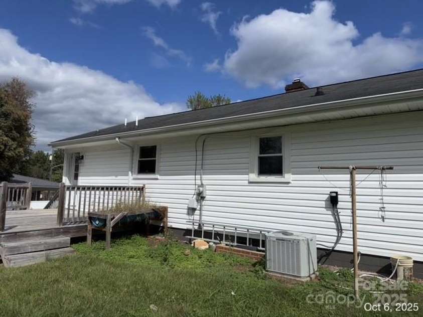 713 Circle Drive, Lenoir, NC 28645.  MLS# CAR4314281, YatesRealty ID 9663. 