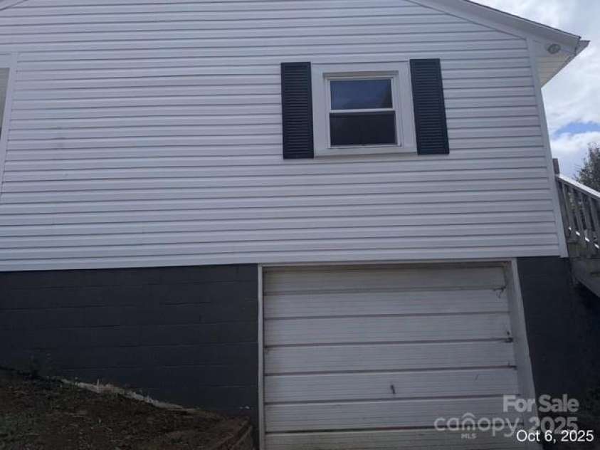 713 Circle Drive, Lenoir, NC 28645.  MLS# CAR4314281, YatesRealty ID 9663. 