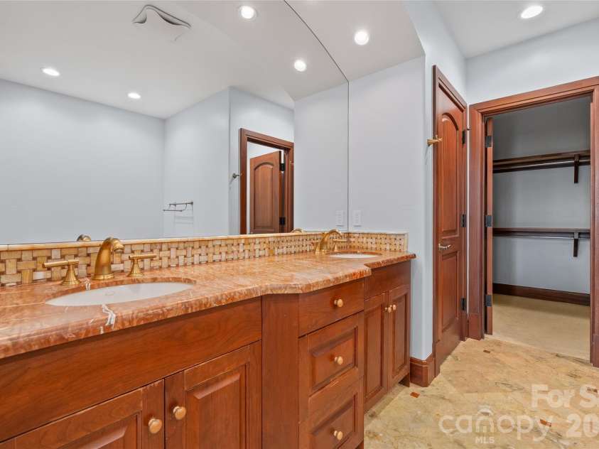 34 Foxbridge Way, Arden, NC 28704.  MLS# CAR4363086, YatesRealty ID 9664. 