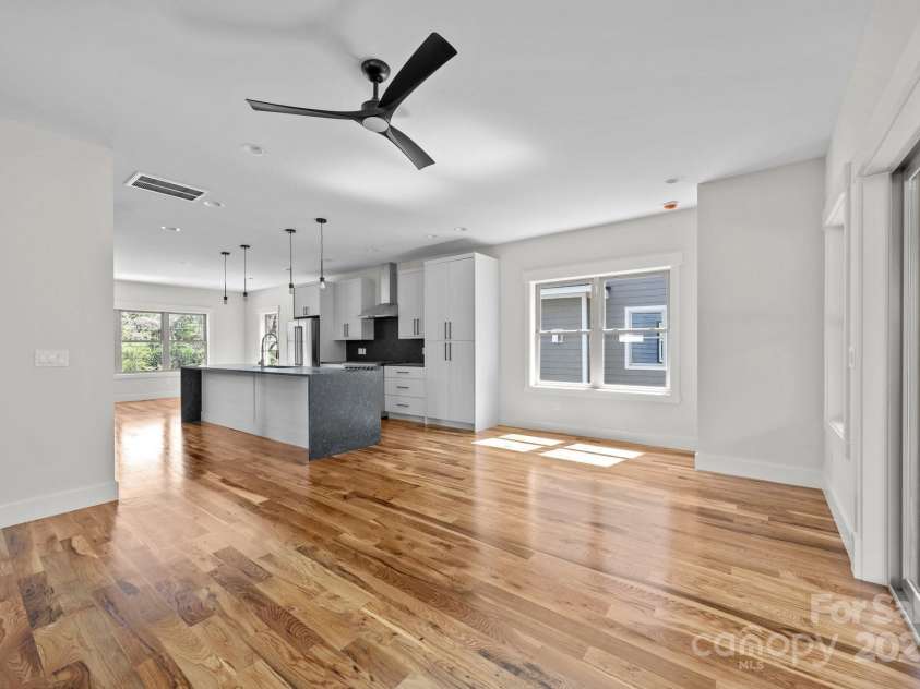 91 Glendale Avenue, Asheville, NC 28803.  MLS# CAR4233541, YatesRealty ID 9665. 