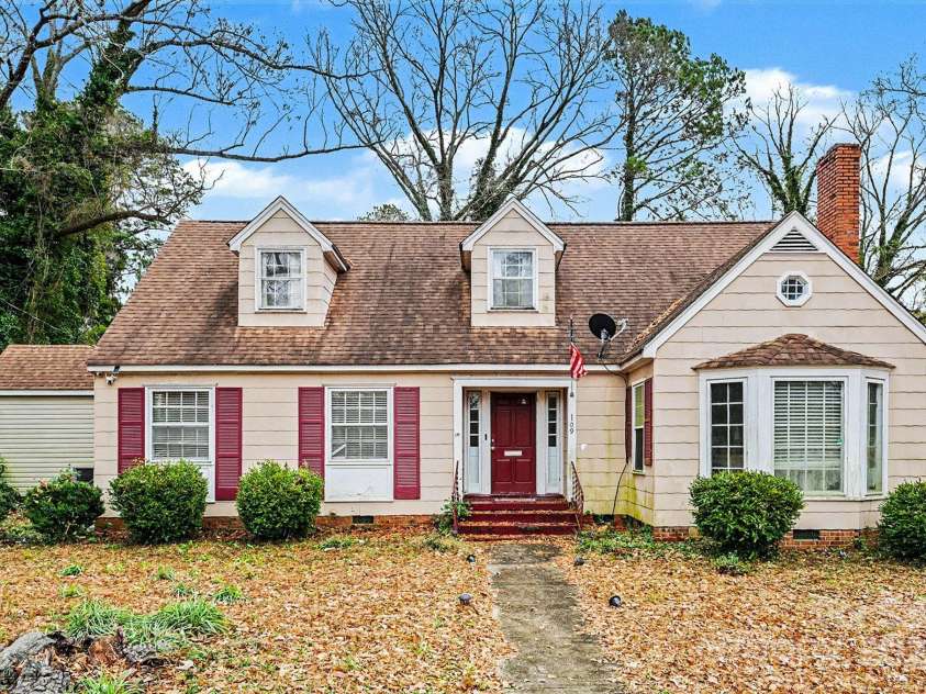 109 Austin Street, Maxton, NC 28364.  MLS# CAR4328474, YatesRealty ID 9666. 