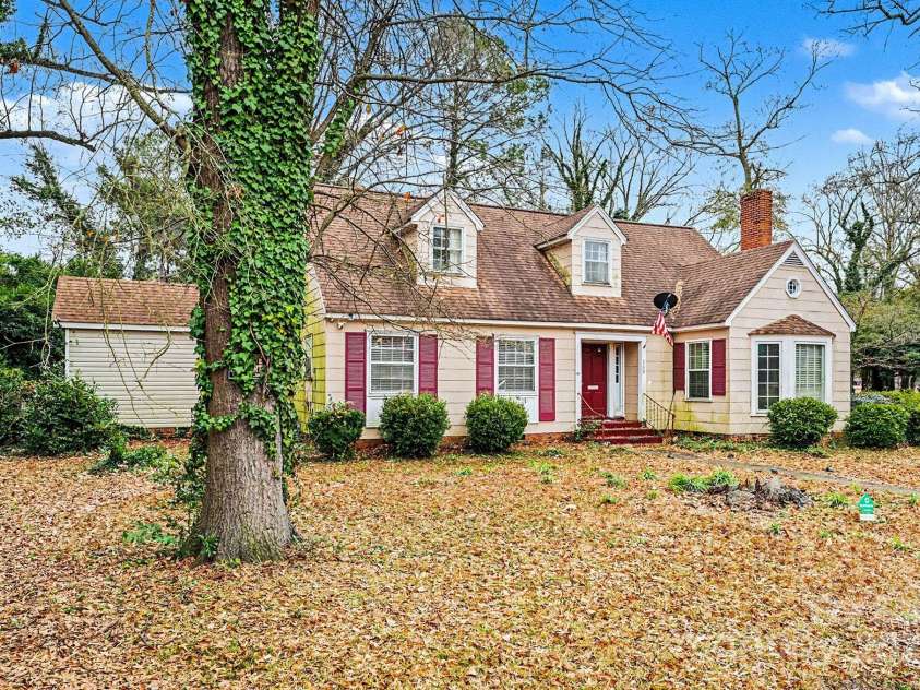109 Austin Street, Maxton, NC 28364.  MLS# CAR4328474, YatesRealty ID 9666. 
