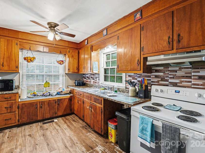 109 Austin Street, Maxton, NC 28364.  MLS# CAR4328474, YatesRealty ID 9666. 