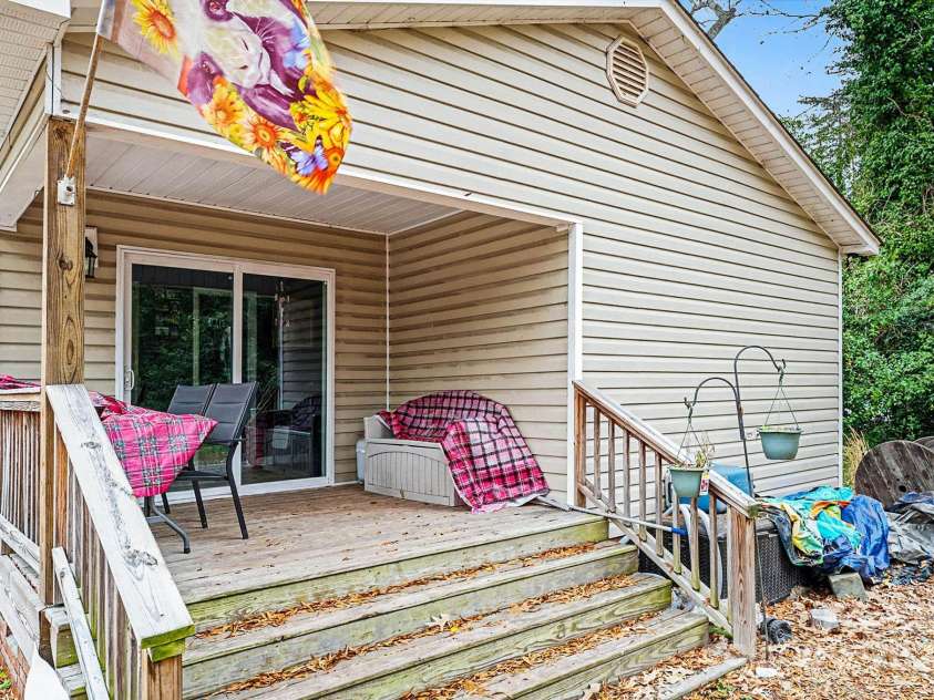 109 Austin Street, Maxton, NC 28364.  MLS# CAR4328474, YatesRealty ID 9666. 