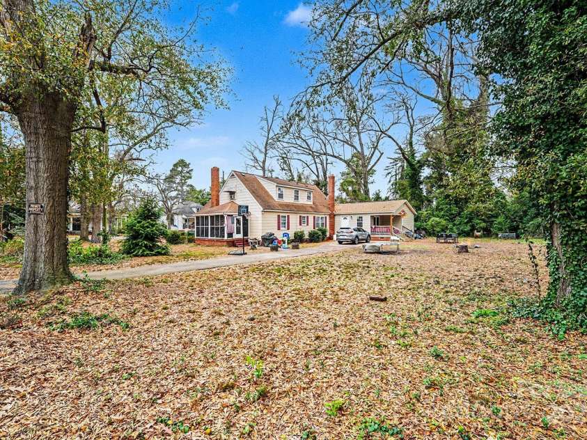 109 Austin Street, Maxton, NC 28364.  MLS# CAR4328474, YatesRealty ID 9666. 