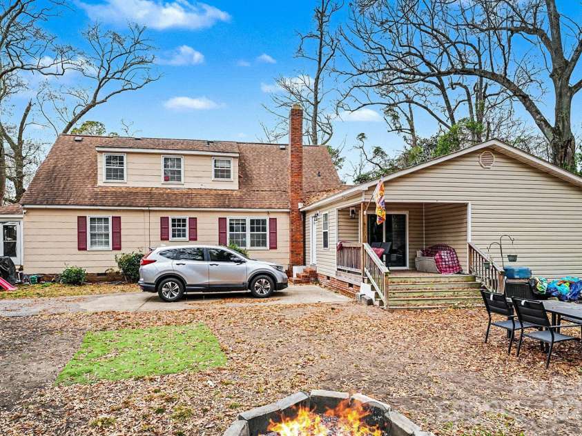 109 Austin Street, Maxton, NC 28364.  MLS# CAR4328474, YatesRealty ID 9666. 