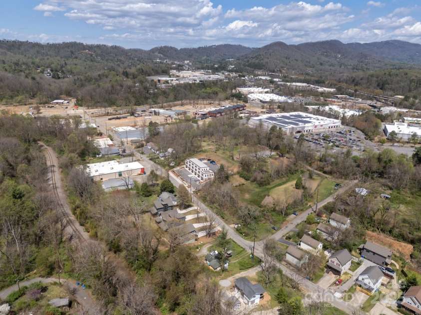 93 Glendale Avenue, Asheville, NC 28803.  MLS# CAR4234072, YatesRealty ID 9666. 