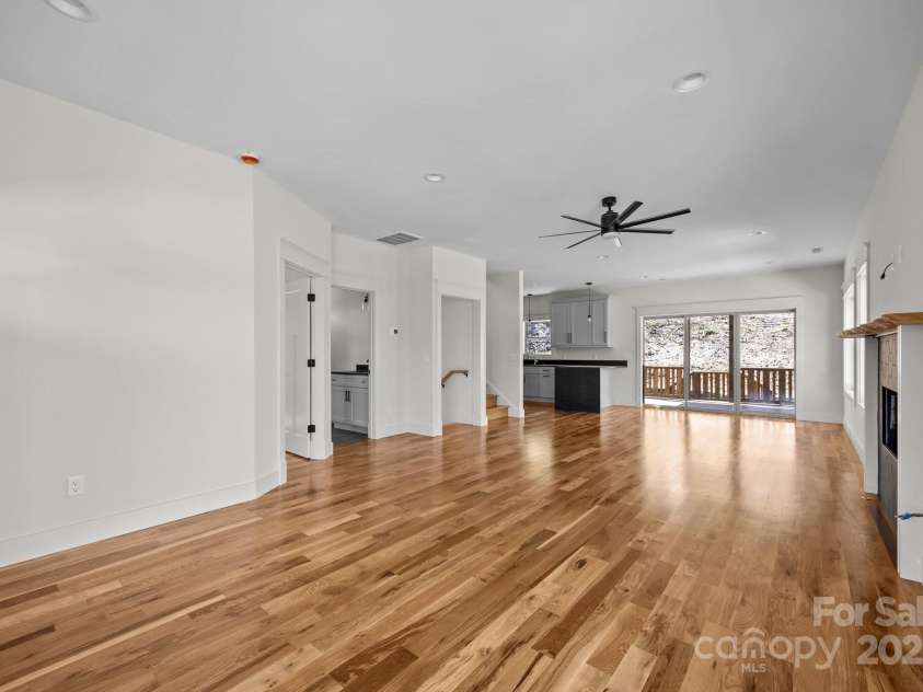 93 Glendale Avenue, Asheville, NC 28803.  MLS# CAR4234072, YatesRealty ID 9666. 