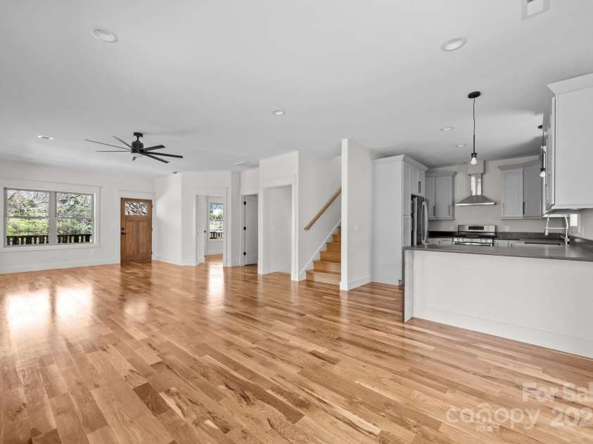 93 Glendale Avenue, Asheville, NC 28803.  MLS# CAR4234072, YatesRealty ID 9666. Open floor plan