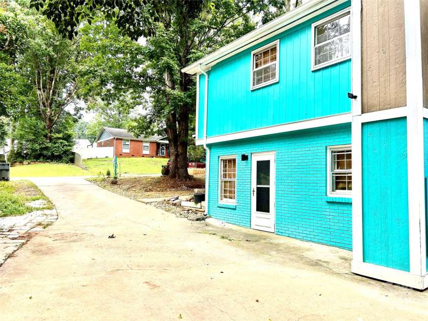 6708 Lynmont Drive, Charlotte, NC 28212.  MLS# CAR4294133, YatesRealty ID 9667. 