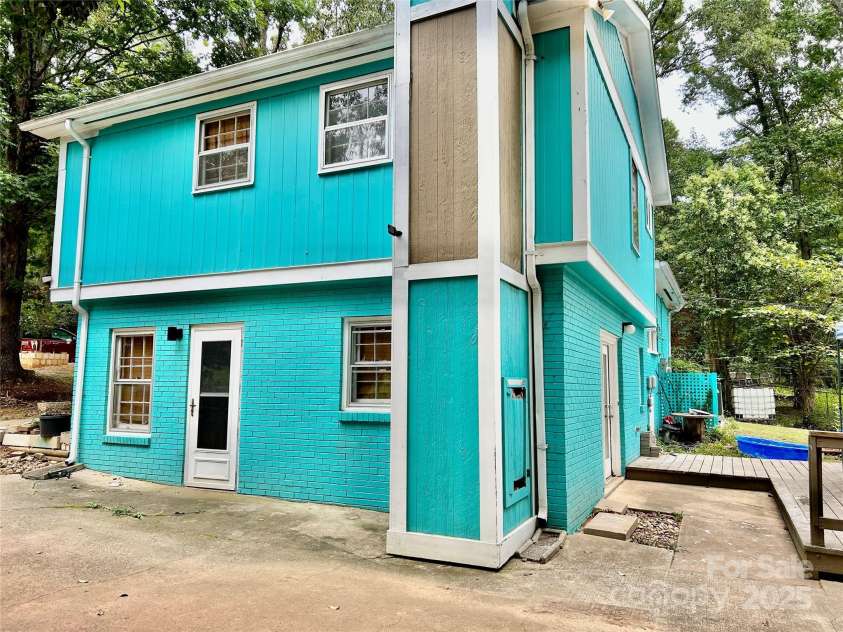 6708 Lynmont Drive, Charlotte, NC 28212.  MLS# CAR4294133, YatesRealty ID 9667. 