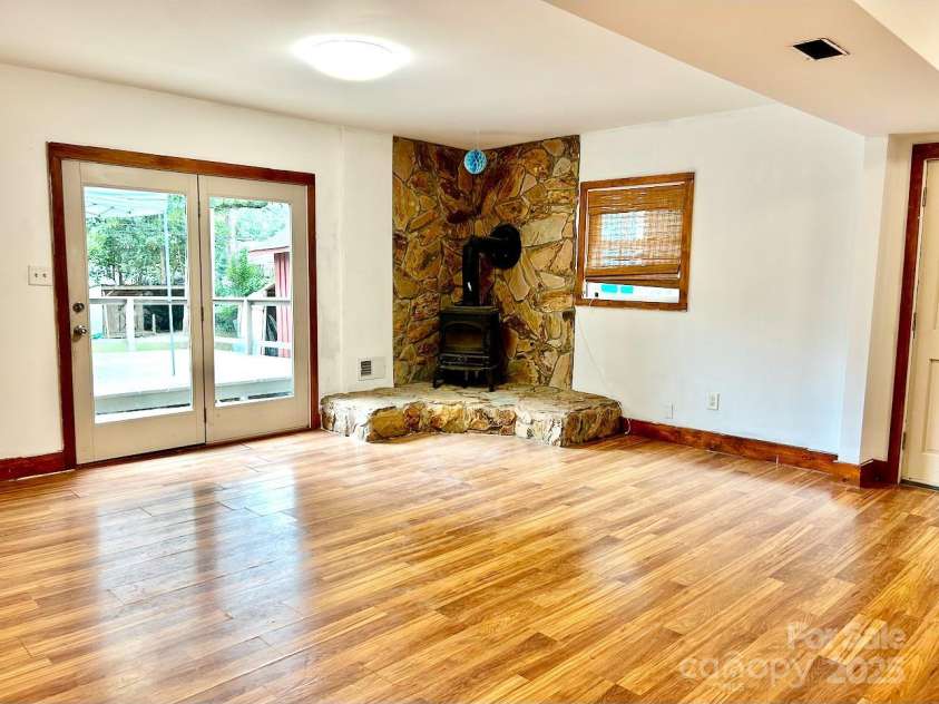 6708 Lynmont Drive, Charlotte, NC 28212.  MLS# CAR4294133, YatesRealty ID 9667. 