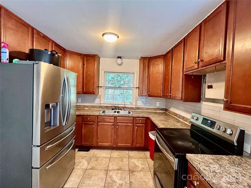 6708 Lynmont Drive, Charlotte, NC 28212.  MLS# CAR4294133, YatesRealty ID 9667. 
