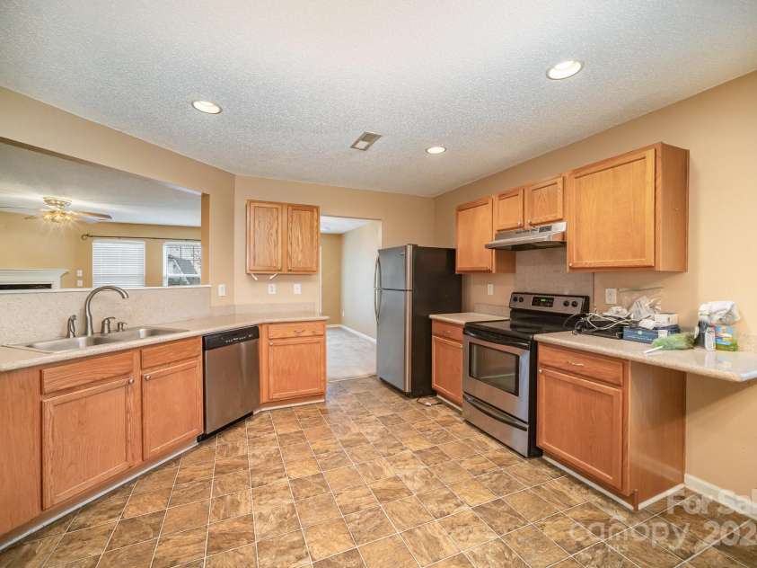 105 Ranlo Avenue, Gastonia, NC 28054.  MLS# CAR4200774, YatesRealty ID 9668. 