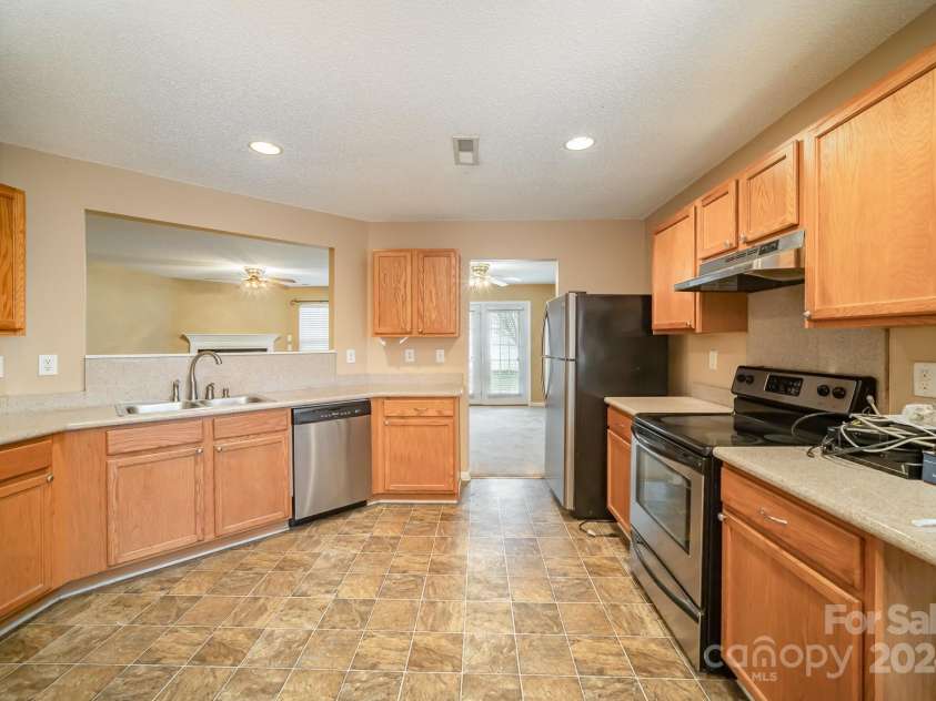 105 Ranlo Avenue, Gastonia, NC 28054.  MLS# CAR4200774, YatesRealty ID 9668. 