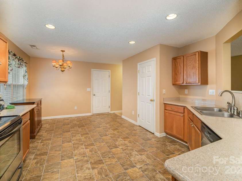 105 Ranlo Avenue, Gastonia, NC 28054.  MLS# CAR4200774, YatesRealty ID 9668. 