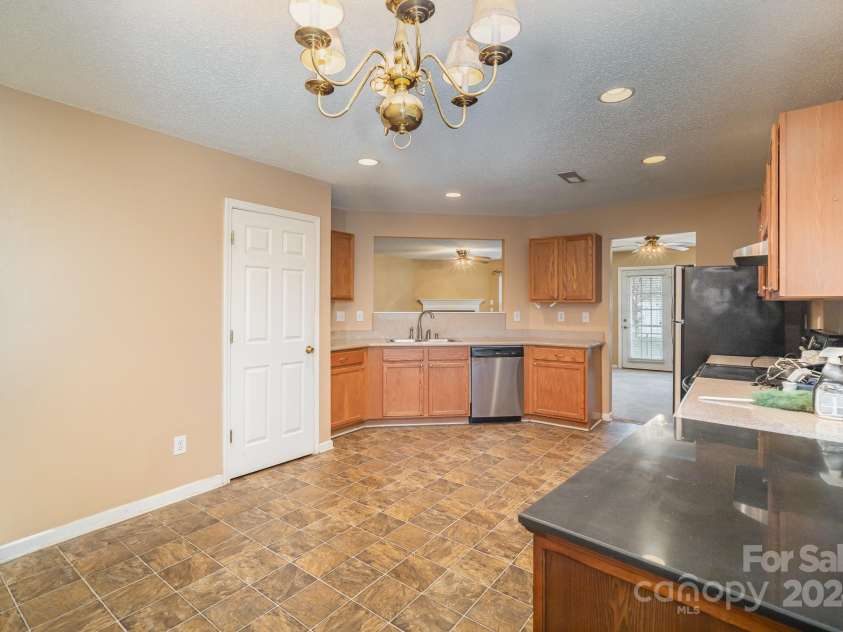 105 Ranlo Avenue, Gastonia, NC 28054.  MLS# CAR4200774, YatesRealty ID 9668. 