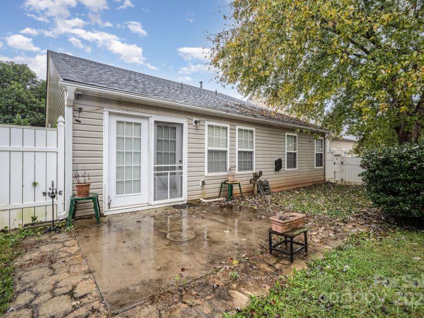 105 Ranlo Avenue, Gastonia, NC 28054.  MLS# CAR4200774, YatesRealty ID 9668. 