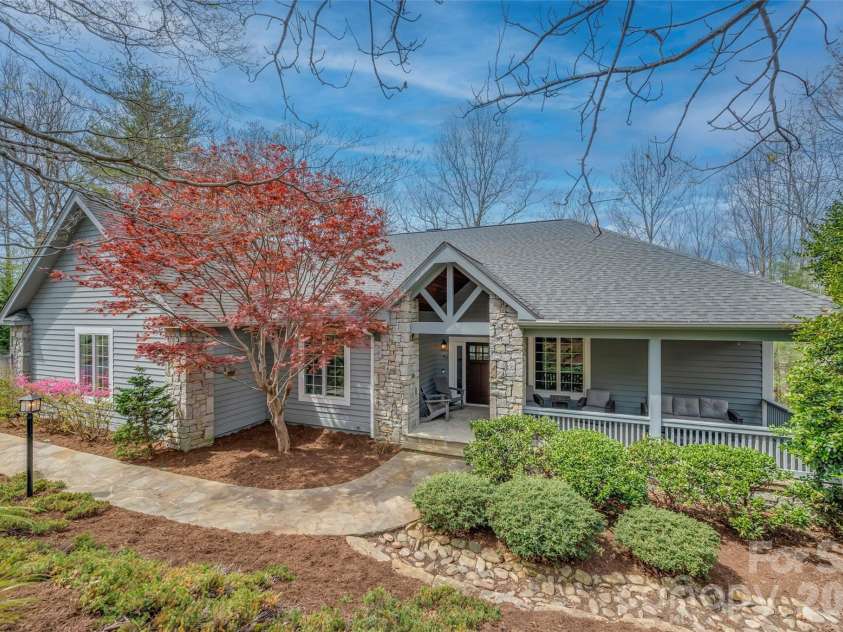 69 Old Hickory Trail, Hendersonville, NC 28739.  MLS# CAR4366104, YatesRealty ID 9668. 