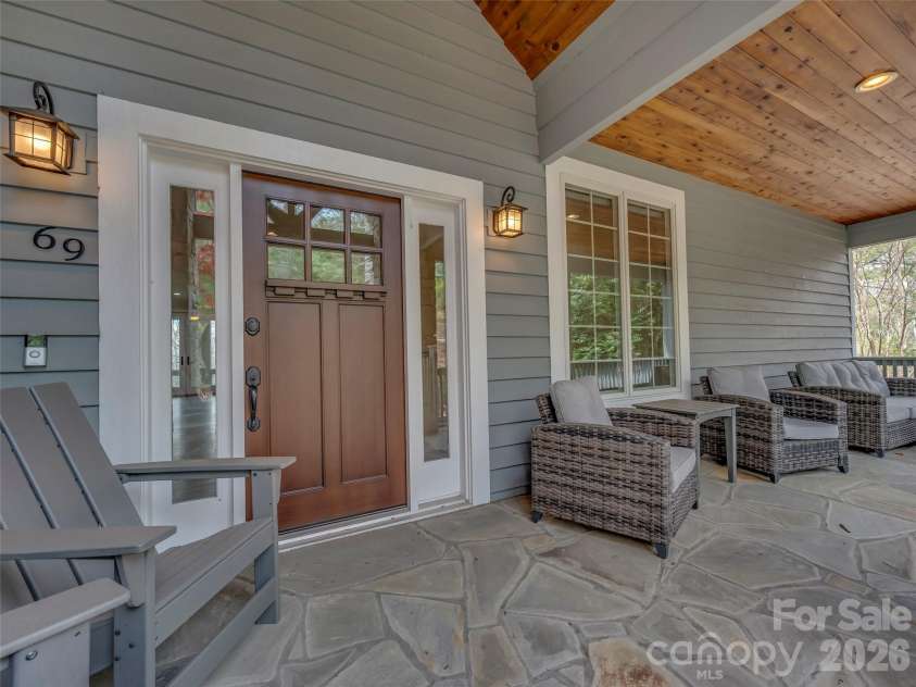 69 Old Hickory Trail, Hendersonville, NC 28739.  MLS# CAR4366104, YatesRealty ID 9668. 