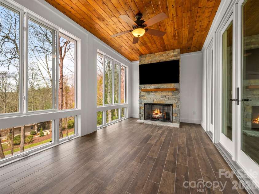 69 Old Hickory Trail, Hendersonville, NC 28739.  MLS# CAR4366104, YatesRealty ID 9668. 