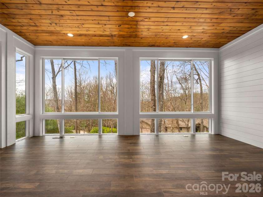 69 Old Hickory Trail, Hendersonville, NC 28739.  MLS# CAR4366104, YatesRealty ID 9668. 