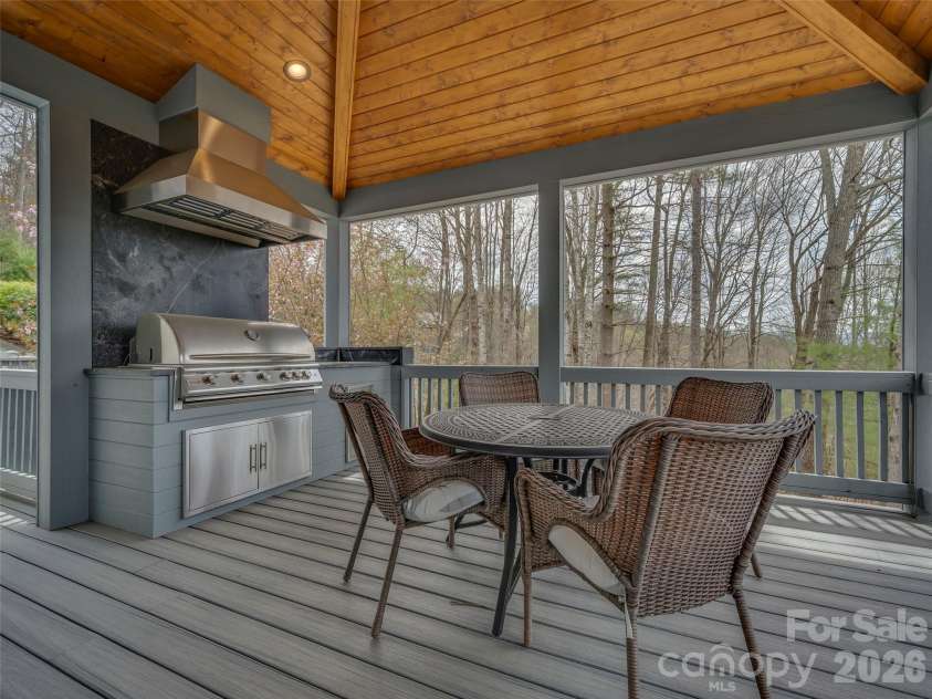 69 Old Hickory Trail, Hendersonville, NC 28739.  MLS# CAR4366104, YatesRealty ID 9668. 