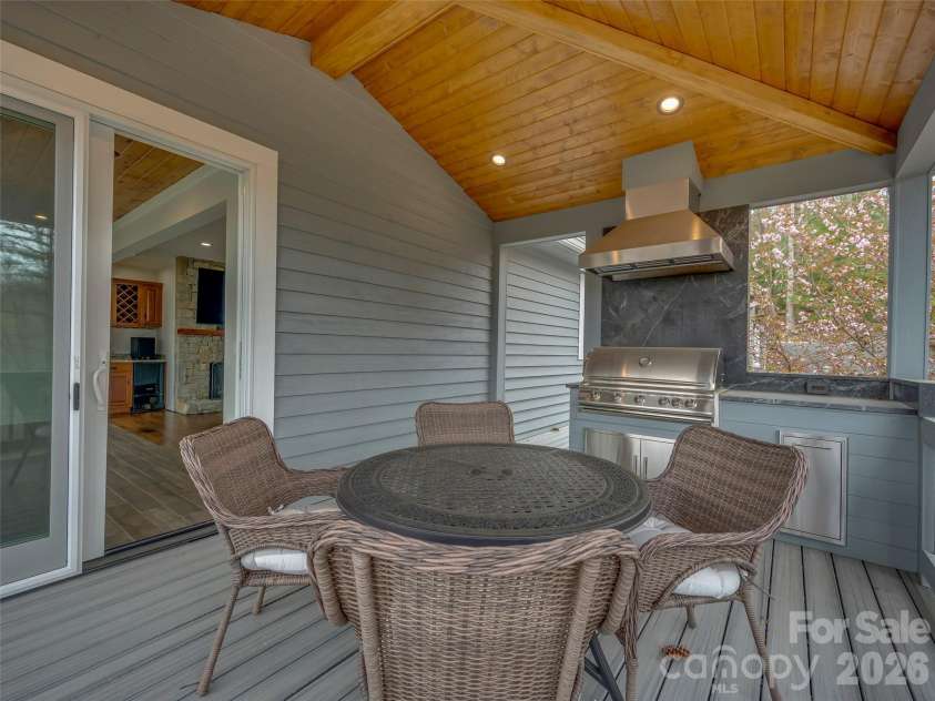 69 Old Hickory Trail, Hendersonville, NC 28739.  MLS# CAR4366104, YatesRealty ID 9668. 