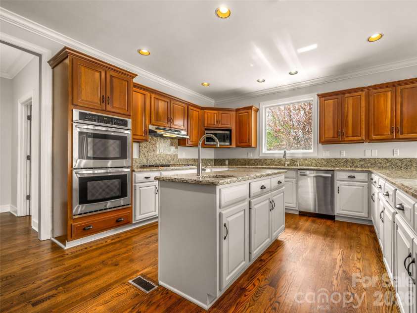 69 Old Hickory Trail, Hendersonville, NC 28739.  MLS# CAR4366104, YatesRealty ID 9668. 