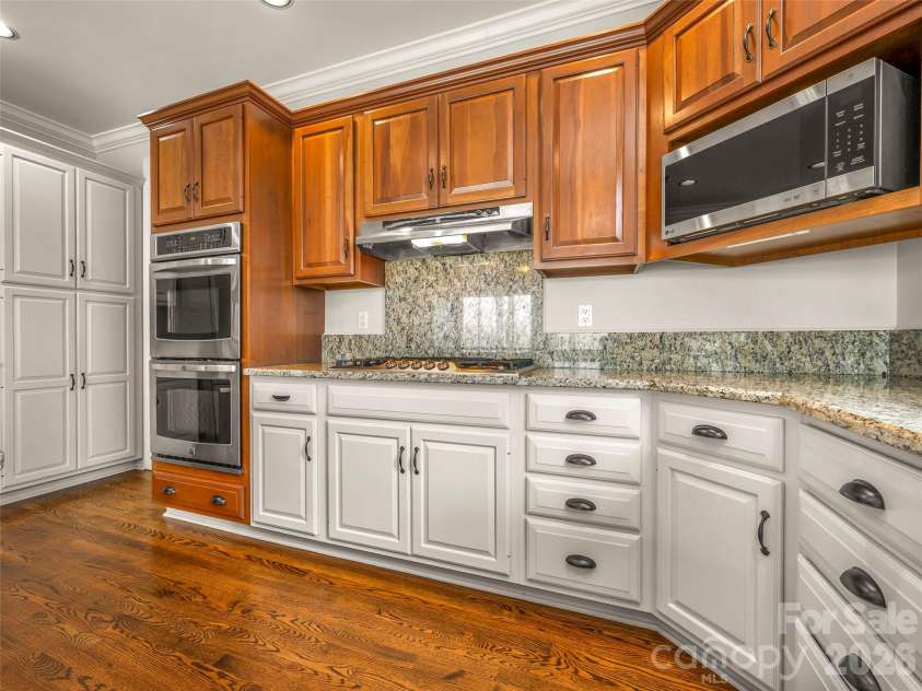 69 Old Hickory Trail, Hendersonville, NC 28739.  MLS# CAR4366104, YatesRealty ID 9668. 