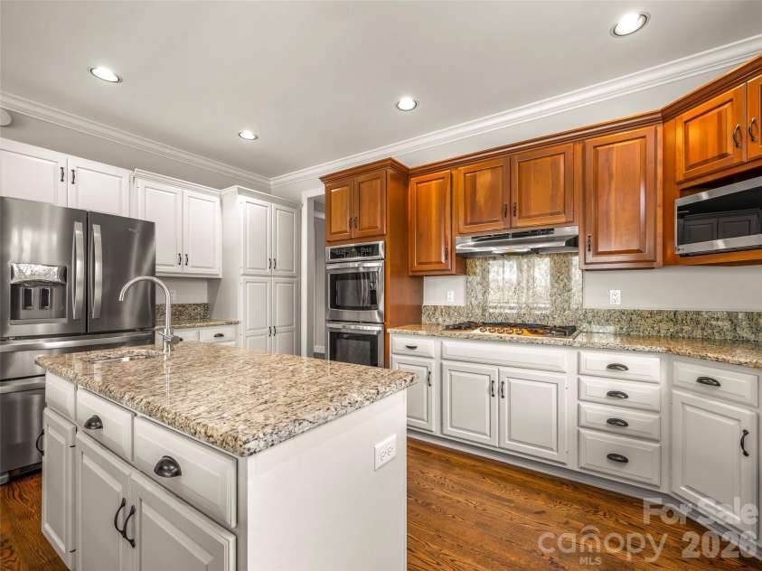 69 Old Hickory Trail, Hendersonville, NC 28739.  MLS# CAR4366104, YatesRealty ID 9668. 