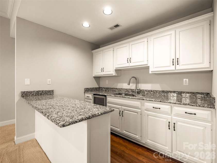 69 Old Hickory Trail, Hendersonville, NC 28739.  MLS# CAR4366104, YatesRealty ID 9668. 