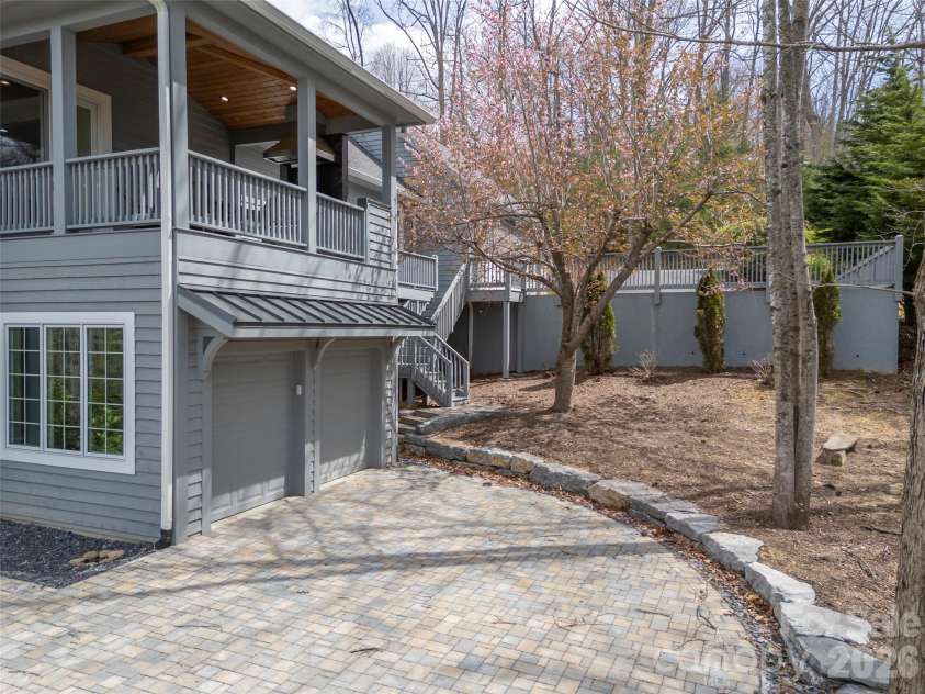 69 Old Hickory Trail, Hendersonville, NC 28739.  MLS# CAR4366104, YatesRealty ID 9668. 