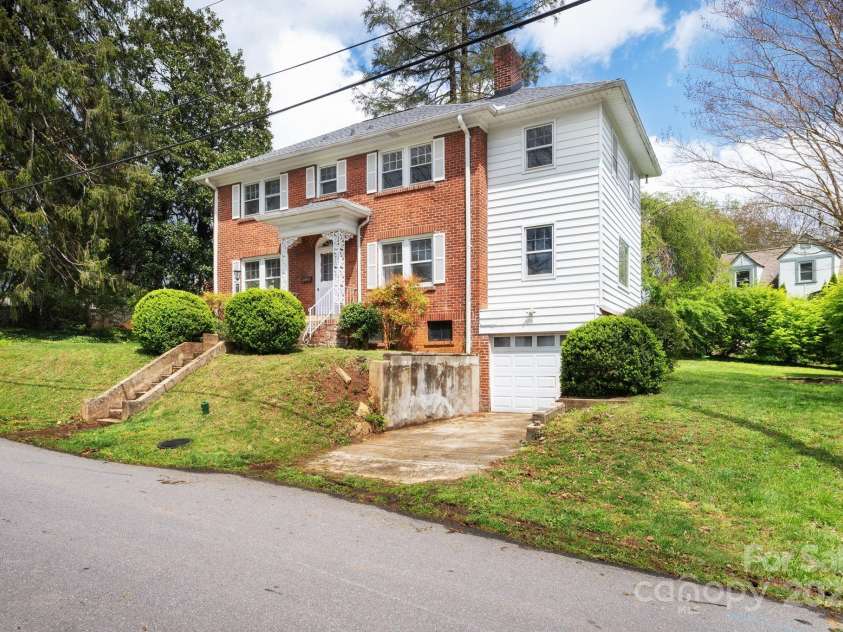 10 Westchester Drive, Asheville, NC 28803.  MLS# CAR4241694, YatesRealty ID 9669. 1-Car Garage in Basement and Driveway Parking
