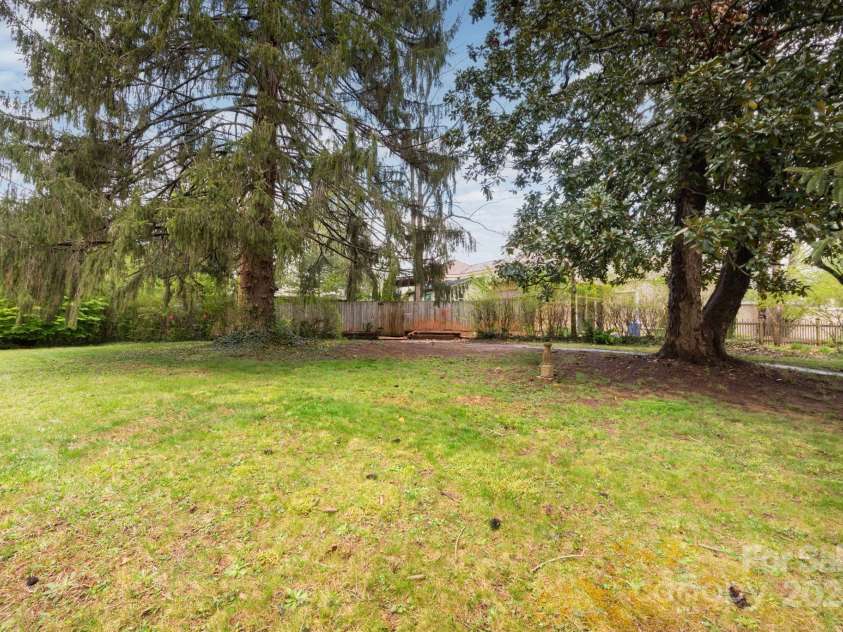 10 Westchester Drive, Asheville, NC 28803.  MLS# CAR4241694, YatesRealty ID 9669. Large Yard for Pets and Play