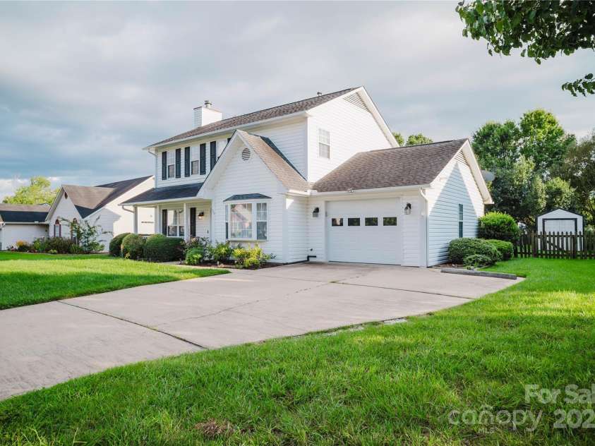 920 Woodhill Drive, Fletcher, NC 28732.  MLS# CAR4287132, YatesRealty ID 9669. 