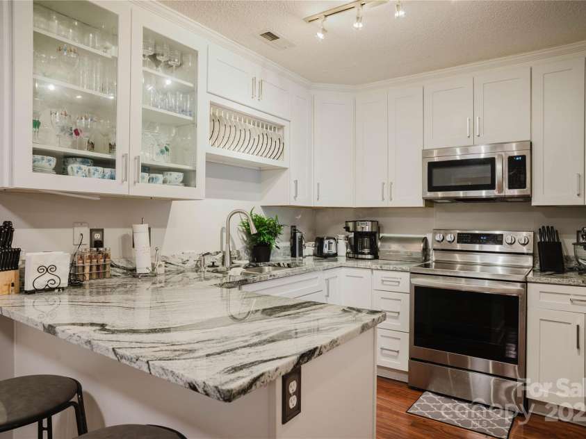 920 Woodhill Drive, Fletcher, NC 28732.  MLS# CAR4287132, YatesRealty ID 9669. 
