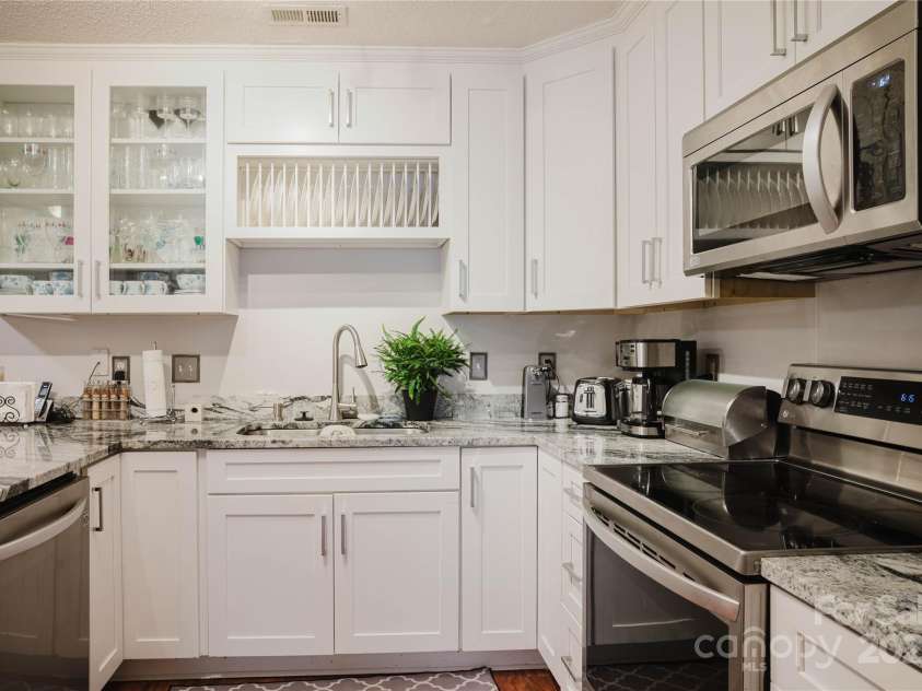 920 Woodhill Drive, Fletcher, NC 28732.  MLS# CAR4287132, YatesRealty ID 9669. 