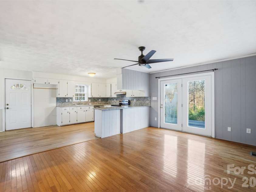 324 Pawley Drive, Charlotte, NC 28214.  MLS# CAR4376735, YatesRealty ID 9670. 