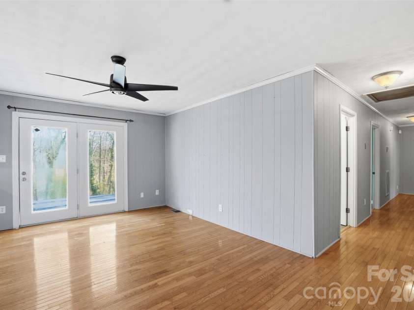 324 Pawley Drive, Charlotte, NC 28214.  MLS# CAR4376735, YatesRealty ID 9670. 