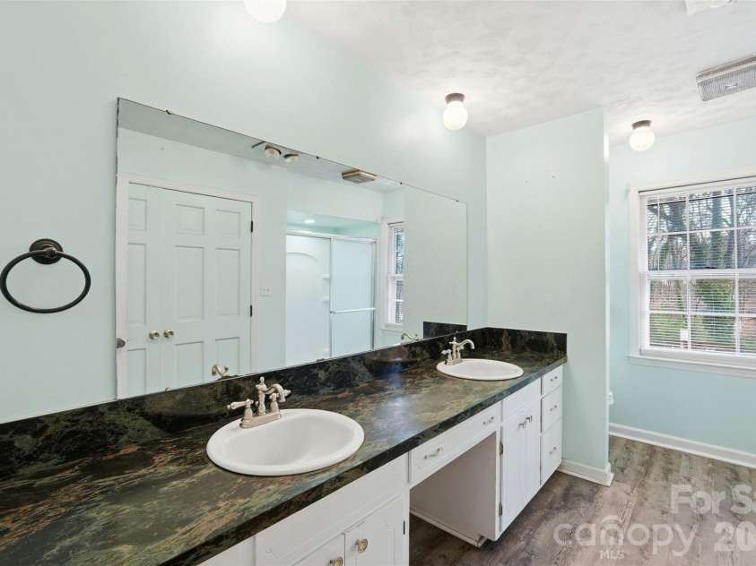 324 Pawley Drive, Charlotte, NC 28214.  MLS# CAR4376735, YatesRealty ID 9670. 