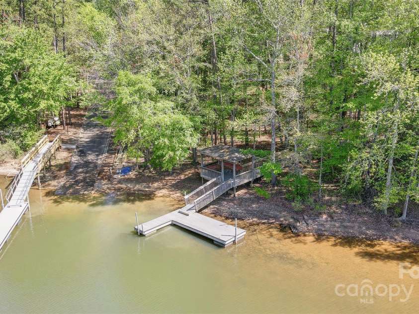 3508 Mountain Cove Drive, Charlotte, NC 28216.  MLS# CAR4252554, YatesRealty ID 9670. 