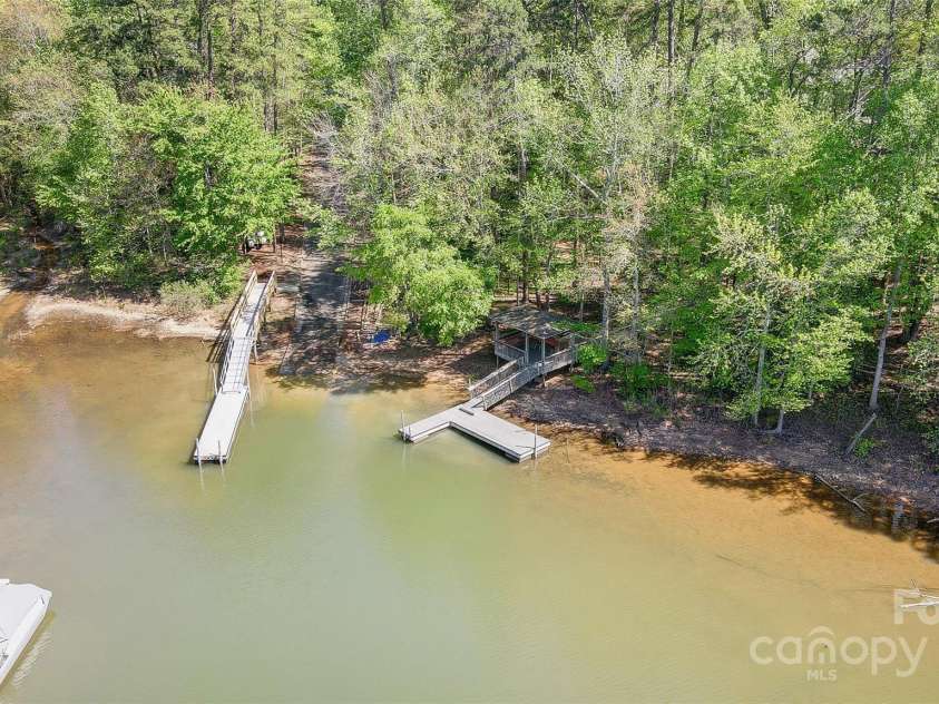 3508 Mountain Cove Drive, Charlotte, NC 28216.  MLS# CAR4252554, YatesRealty ID 9670. 