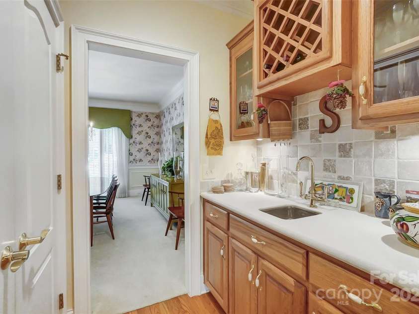 3508 Mountain Cove Drive, Charlotte, NC 28216.  MLS# CAR4252554, YatesRealty ID 9670. 
