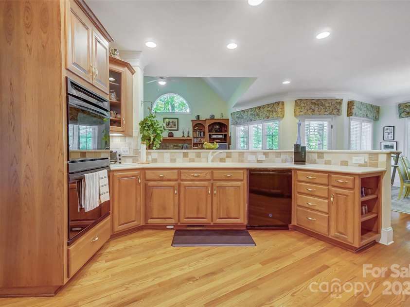 3508 Mountain Cove Drive, Charlotte, NC 28216.  MLS# CAR4252554, YatesRealty ID 9670. 