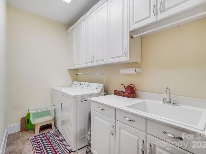 3508 Mountain Cove Drive, Charlotte, NC 28216.  MLS# CAR4252554, YatesRealty ID 9670. 