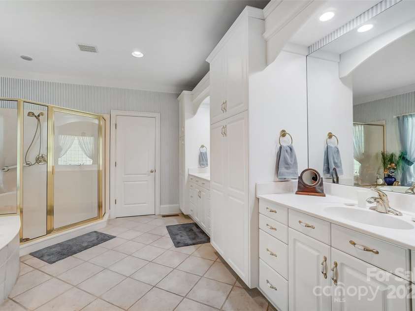 3508 Mountain Cove Drive, Charlotte, NC 28216.  MLS# CAR4252554, YatesRealty ID 9670. 