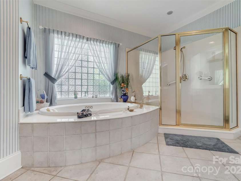 3508 Mountain Cove Drive, Charlotte, NC 28216.  MLS# CAR4252554, YatesRealty ID 9670. 