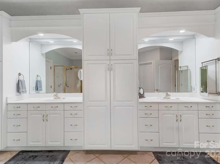 3508 Mountain Cove Drive, Charlotte, NC 28216.  MLS# CAR4252554, YatesRealty ID 9670. 