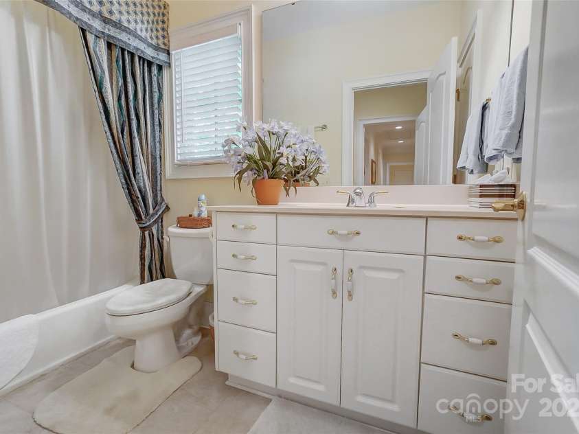3508 Mountain Cove Drive, Charlotte, NC 28216.  MLS# CAR4252554, YatesRealty ID 9670. 